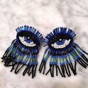 Eye earrings